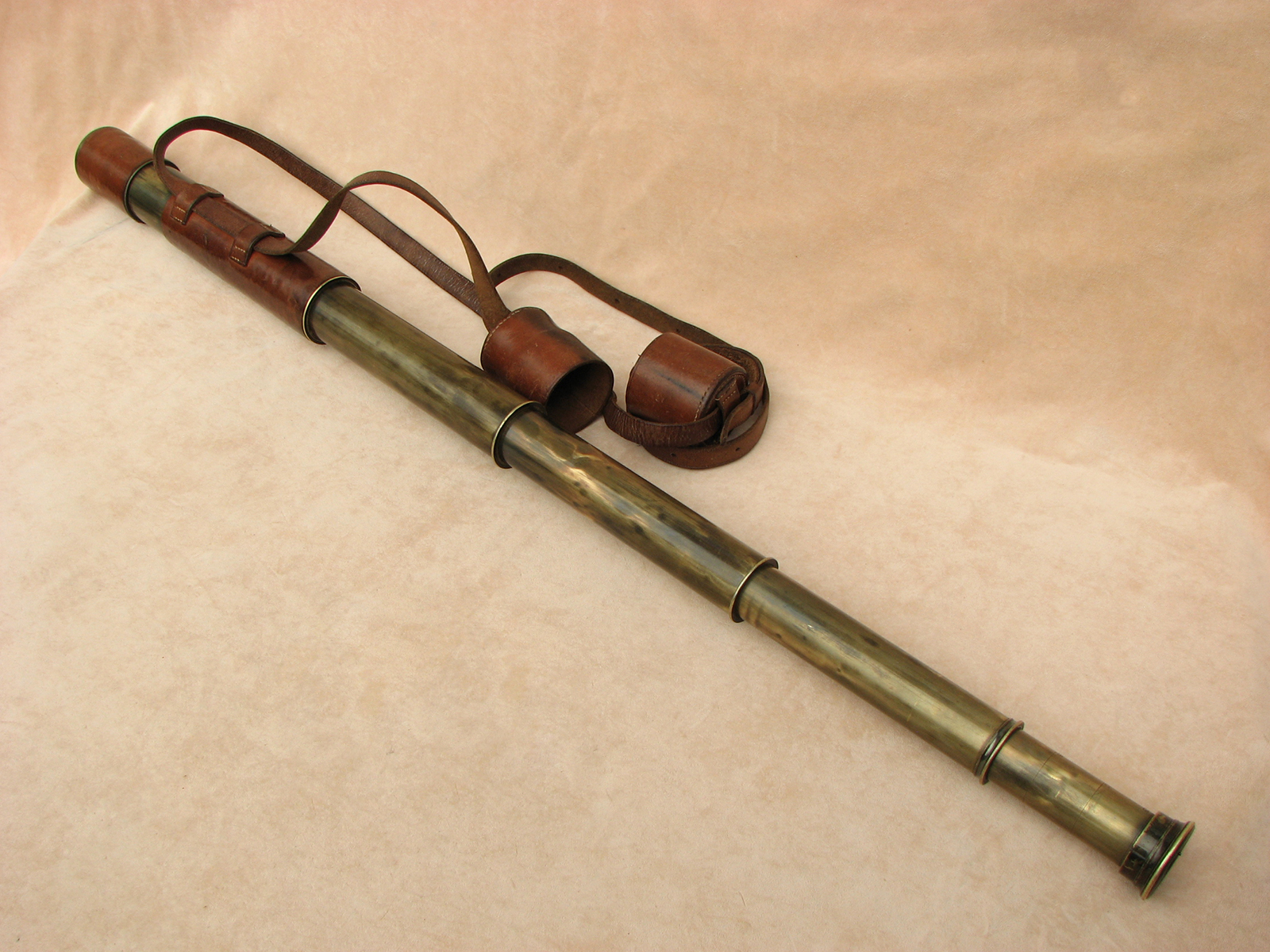 Powerful 25x-40x variable magnification field 'Tourist' telescope by Broadhurst Clarkson